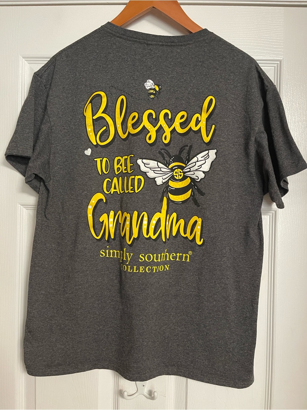 Simply Southern Charcoal Gray Blessed To Bee Called Grandma T-Shirt Large